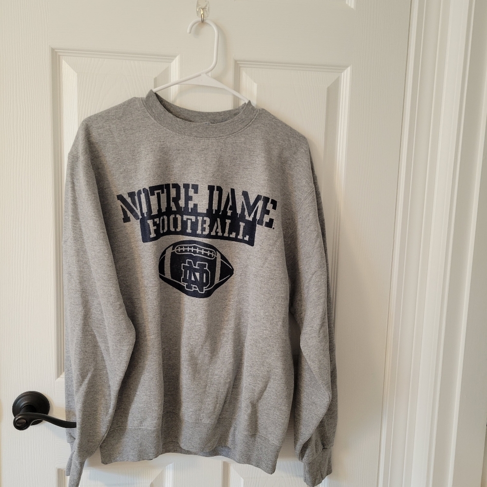 Champion Notre Dame Football Retro Swestshirt, size Medium